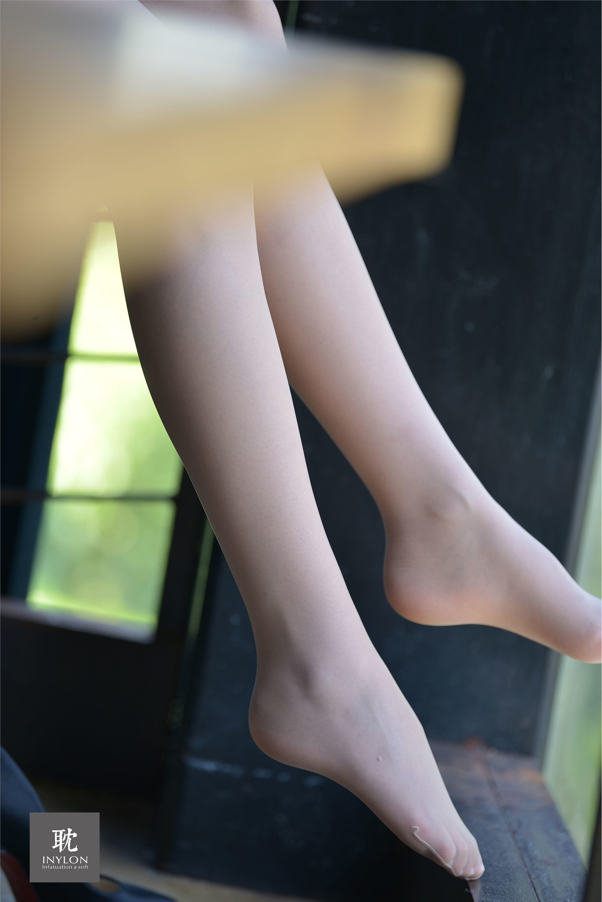 IESS异思趣向《普惠集238》- 模特：阿离《窗边反复斟酌的34码小脚》